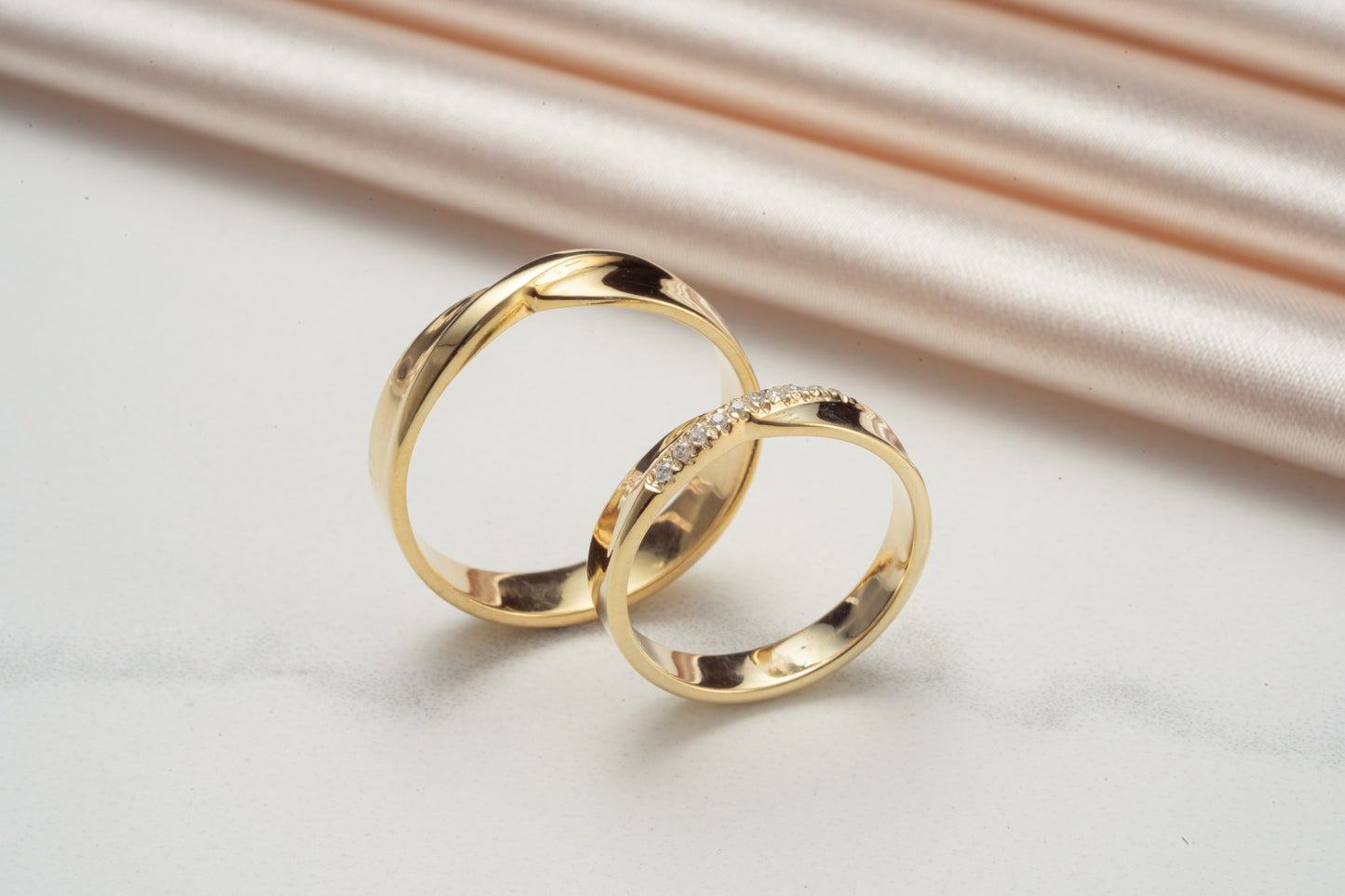 Calixta Mobius Diamond Wedding Rings